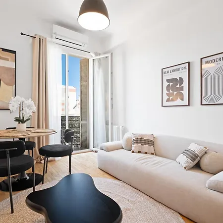 Renting - Arson - Chic & Modern Design 2-bedroom Ac Port Apartment *