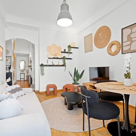 Renting - Arson - Chic & Modern Design 2-bedroom Ac Port Apartment *
