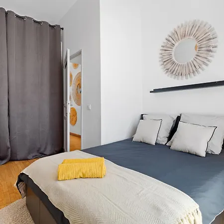 Renting - Arson - Chic & Modern Design 2-bedroom Ac Port Apartment