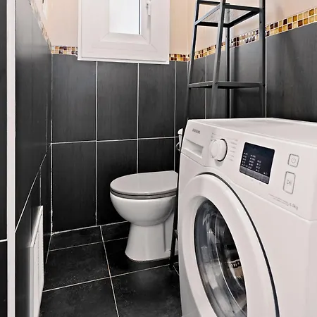 Renting - Arson - Chic & Modern Design 2-bedroom Ac Port * نيس
