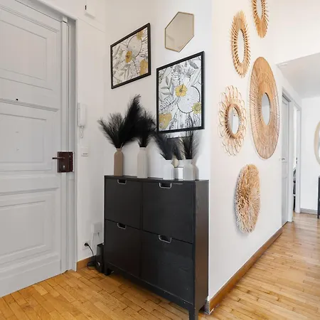 Apartment Renting - Arson - Chic & Modern Design 2-bedroom Ac Port